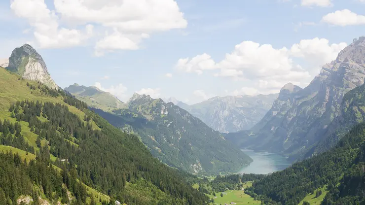 Blick aus dem Pragelgebiet ins Klöntal Richtung Osten
