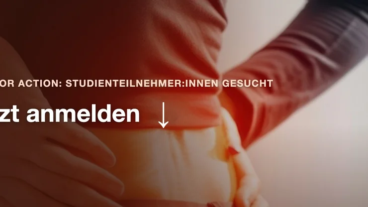 zwei Hände stützen rechts und links den unteren schmerzenden Rücken. der Text ruft auf zur Anmeldung für die Studie