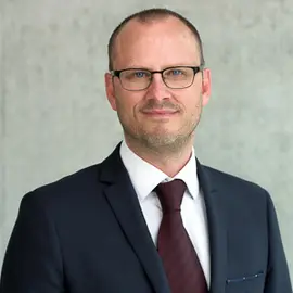 Prof. Dr. Adrian W. Müller