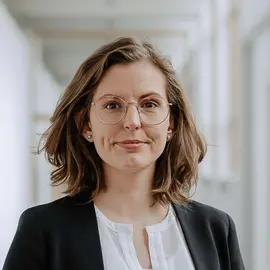 Dr. Tanja Stoll