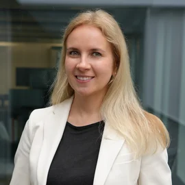 Dr. Julia Braun