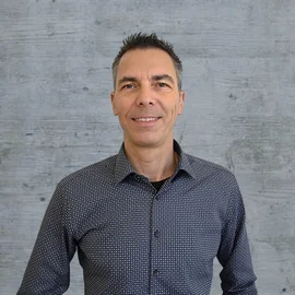 Porträt-Foto von Prof. Dr. Teddy Loeliger