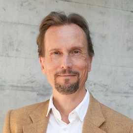 Porträt-Foto von Prof. Dr. Jan-Alexander Posth