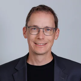 Portrait photo of Dr. Daniel Schmid