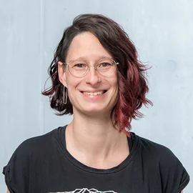 Dr. Julia Traversari