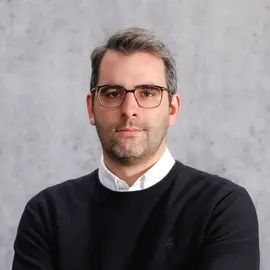 Portrait photo of Dr. Manuel Holler